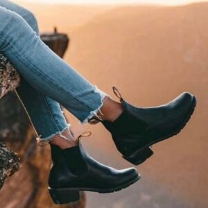 Blundstone 1671 Heeled Black Leather Ankle Boots